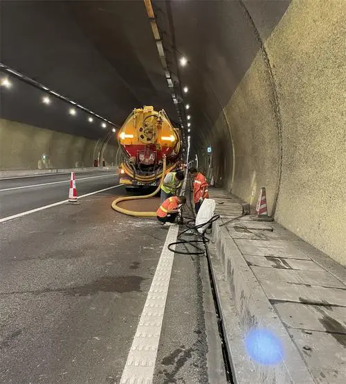 琅琊隧道排水渠清淤